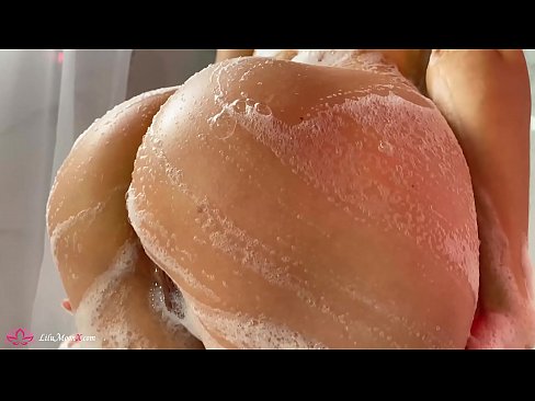 ❤️ Zeshkania masturbon pidhin me vibrator deri në orgazmë intensive në dush Pornografi anale tek ne