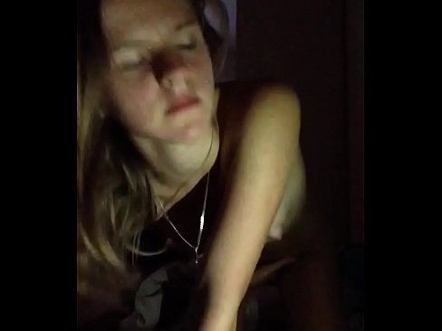 ❤️ Një vajzë masturbon dhe sperma Pornografi anale tek ne